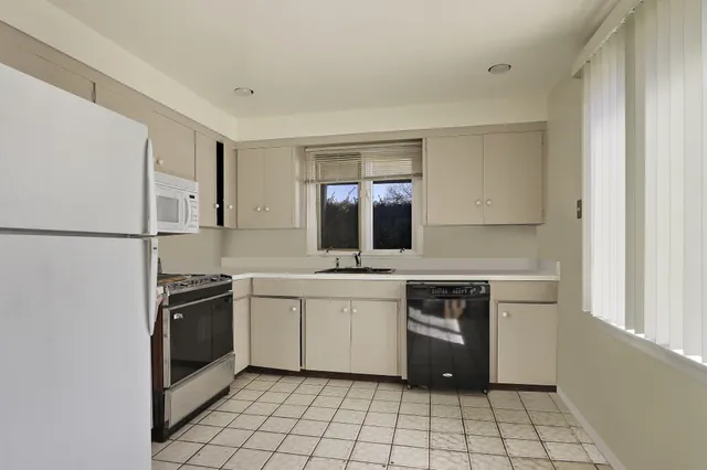 $599,900 | 9140 Cooper Road, Pleasant Prairie, WI 53158