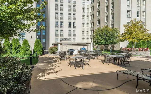 $529,000 | 232 North Kingshighway Boulevard, Unit 907, St. Louis, MO 63108