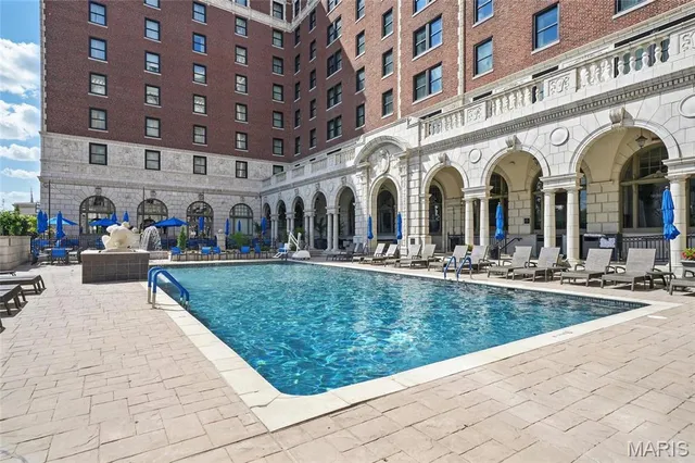 $529,000 | 232 North Kingshighway Boulevard, Unit 907, St. Louis, MO 63108