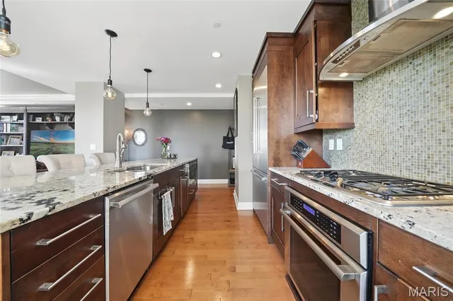$529,000 | 232 North Kingshighway Boulevard, Unit 907, St. Louis, MO 63108