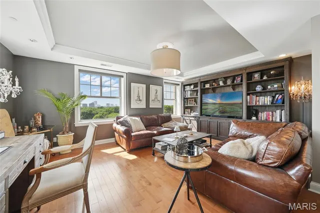 $529,000 | 232 North Kingshighway Boulevard, Unit 907, St. Louis, MO 63108
