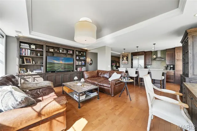 $529,000 | 232 North Kingshighway Boulevard, Unit 907, St. Louis, MO 63108