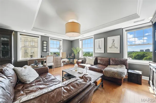 $529,000 | 232 North Kingshighway Boulevard, Unit 907, St. Louis, MO 63108