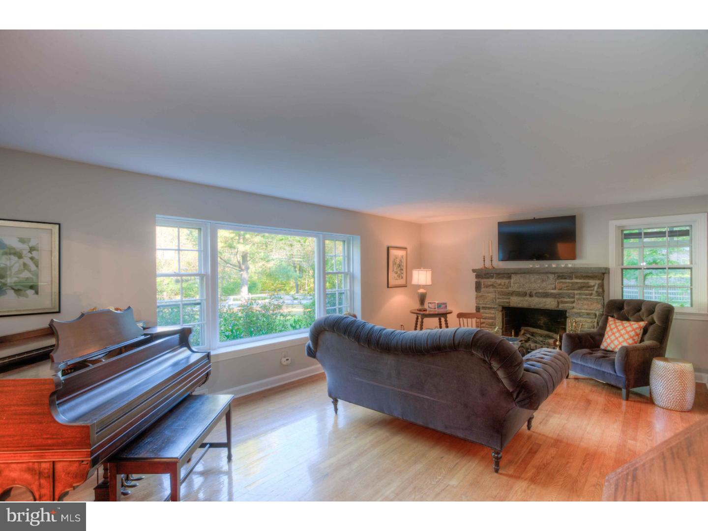 215 Deepdale Road Wayne, PA 19087 - Photo 6 of 23 Living Room