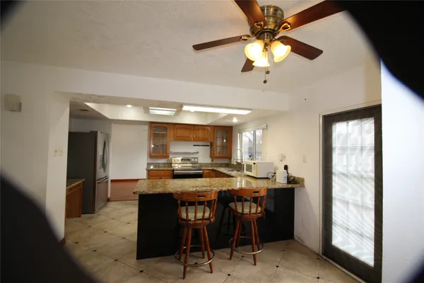 $2,400 | 458 Woodrail Drive, Webster, TX 77598