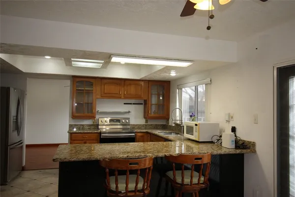 $2,400 | 458 Woodrail Drive, Webster, TX 77598