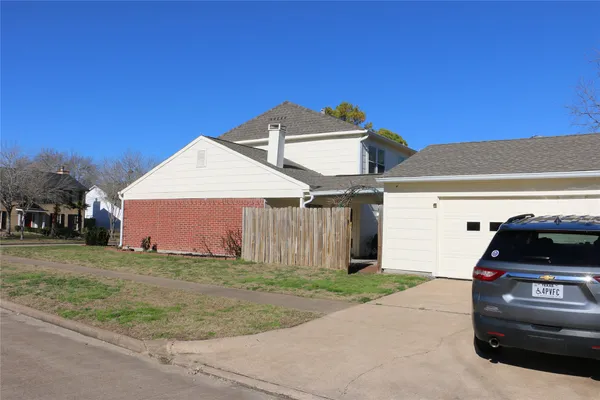 $2,400 | 458 Woodrail Drive, Webster, TX 77598
