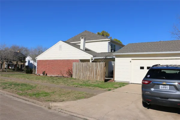 $2,400 | 458 Woodrail Drive, Webster, TX 77598