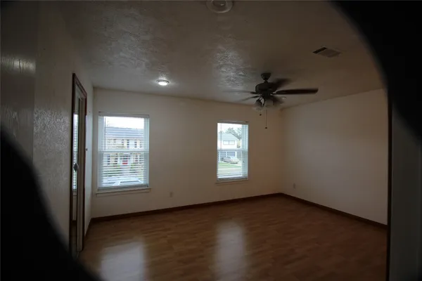 $2,400 | 458 Woodrail Drive, Webster, TX 77598