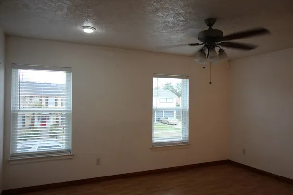 $2,400 | 458 Woodrail Drive, Webster, TX 77598
