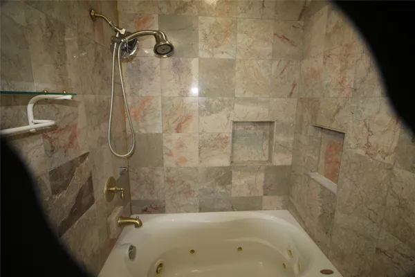 $2,400 | 458 Woodrail Drive, Webster, TX 77598