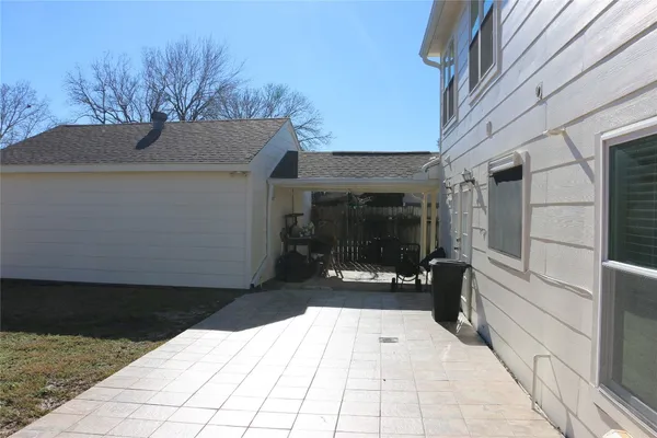 $2,400 | 458 Woodrail Drive, Webster, TX 77598