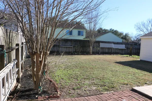 $2,400 | 458 Woodrail Drive, Webster, TX 77598