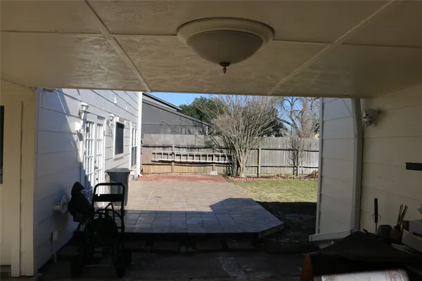 $2,400 | 458 Woodrail Drive, Webster, TX 77598