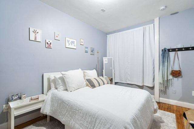 $890,000 | 330 1/2 E Street, Unit 1, Boston, MA 02127