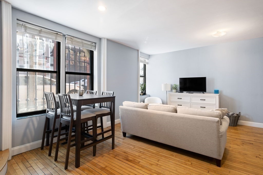 330 1/2 E Street, Unit 1 Boston, MA 02127 - Photo 4 of 36