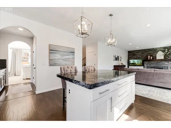 $715,000 | 13592 Southeast Sierra Drive, Clackamas, OR 97015