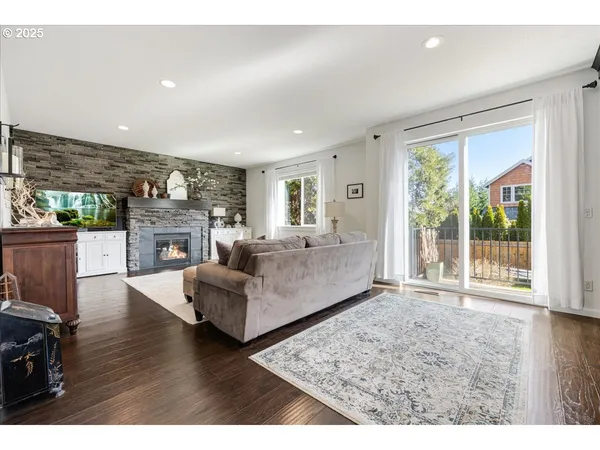 $715,000 | 13592 Southeast Sierra Drive, Clackamas, OR 97015