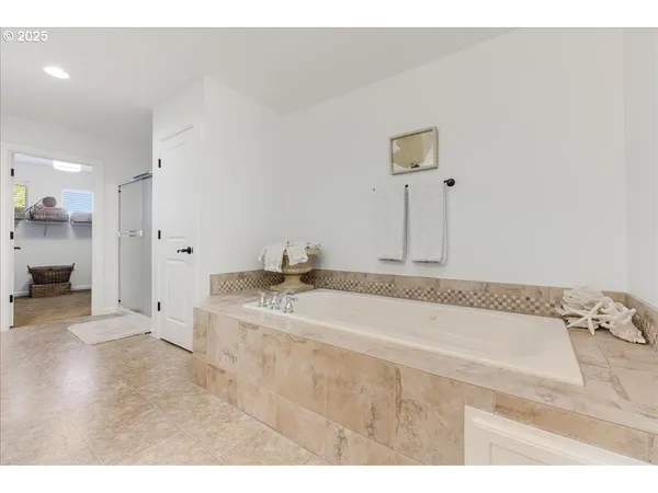 $715,000 | 13592 Southeast Sierra Drive, Clackamas, OR 97015