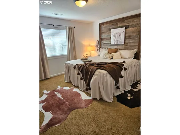 $715,000 | 13592 Southeast Sierra Drive, Clackamas, OR 97015