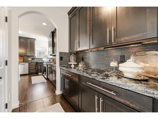$715,000 | 13592 Southeast Sierra Drive, Clackamas, OR 97015