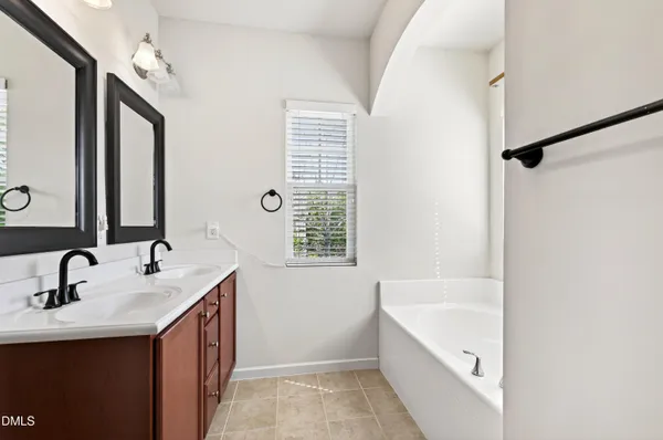 $1,995 | 524 Panorama View Loop, Cary, NC 27519