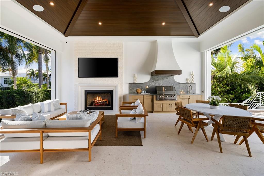 575 13th Avenue South Naples, FL 34102 - Photo 11 of 27