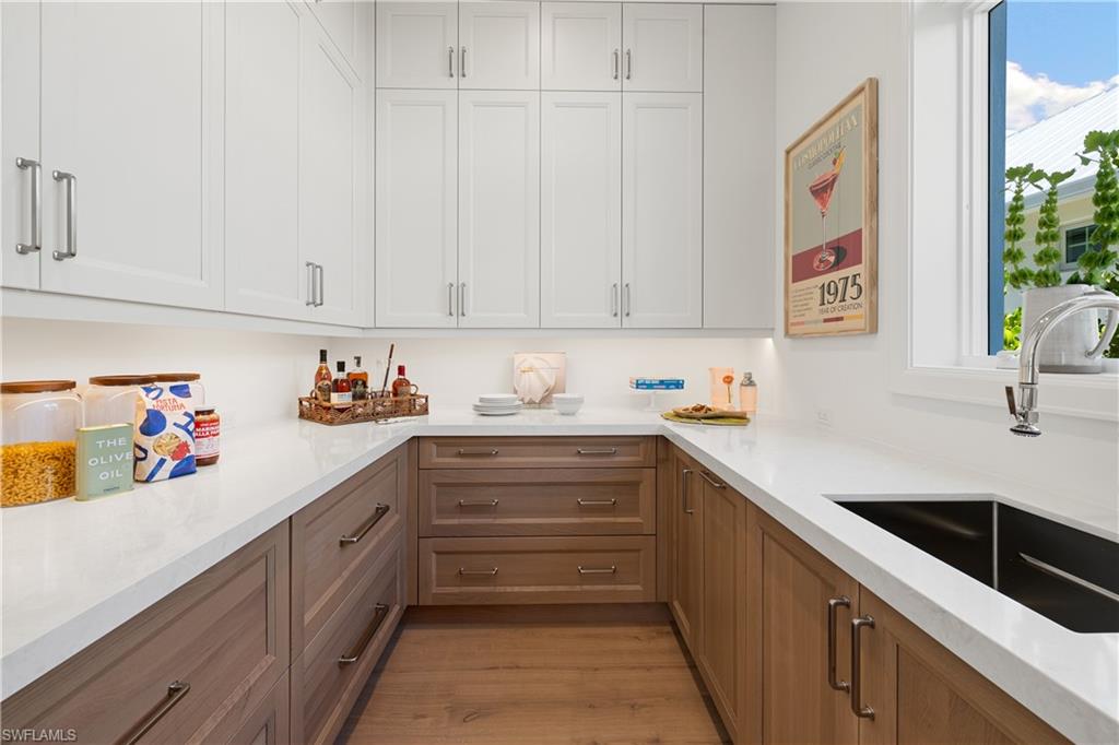 575 13th Avenue South Naples, FL 34102 - Photo 10 of 27 Party Pantry