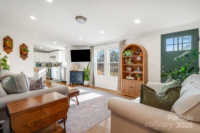 $299,999 | 213 Sandy Creek Court, Hendersonville, NC 28792