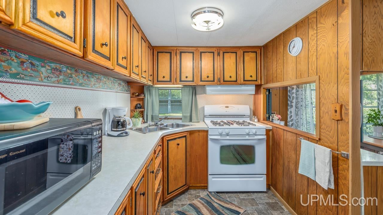3691 K Road Bark River, MI 49807 - Photo 15 of 36 Gallery Image 15