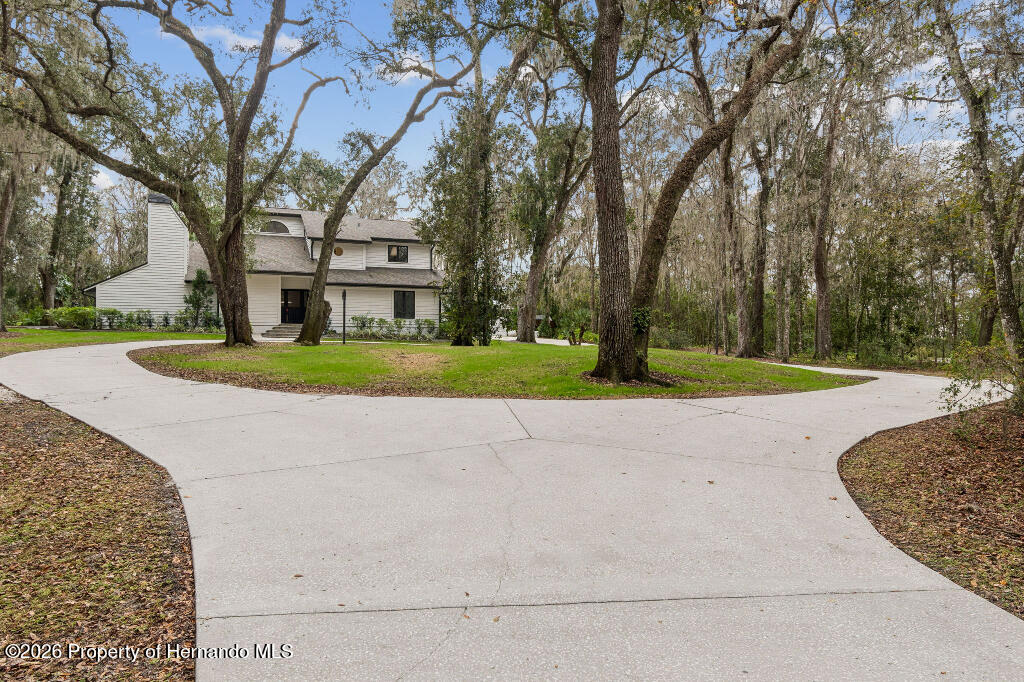 26262 Lake Lindsey Road Brooksville, FL 34601 - Photo 5 of 53 41570_695c7d3627272_01.06.2026_image-5