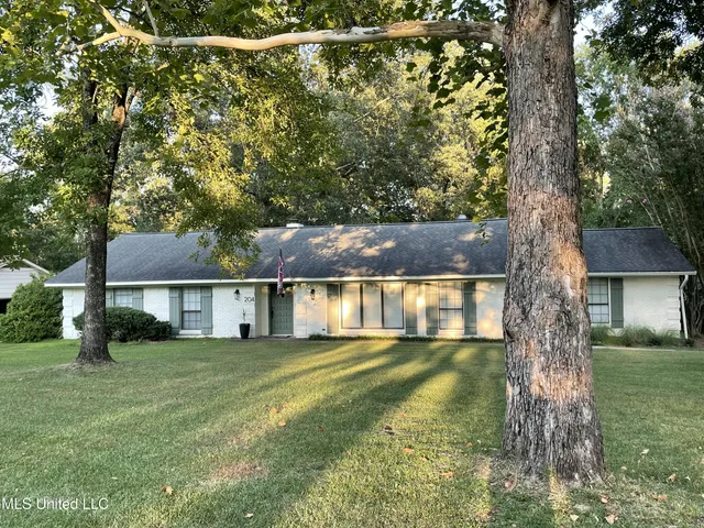 $410,000 | 204 Edgewood Drive, Starkville, MS 39759