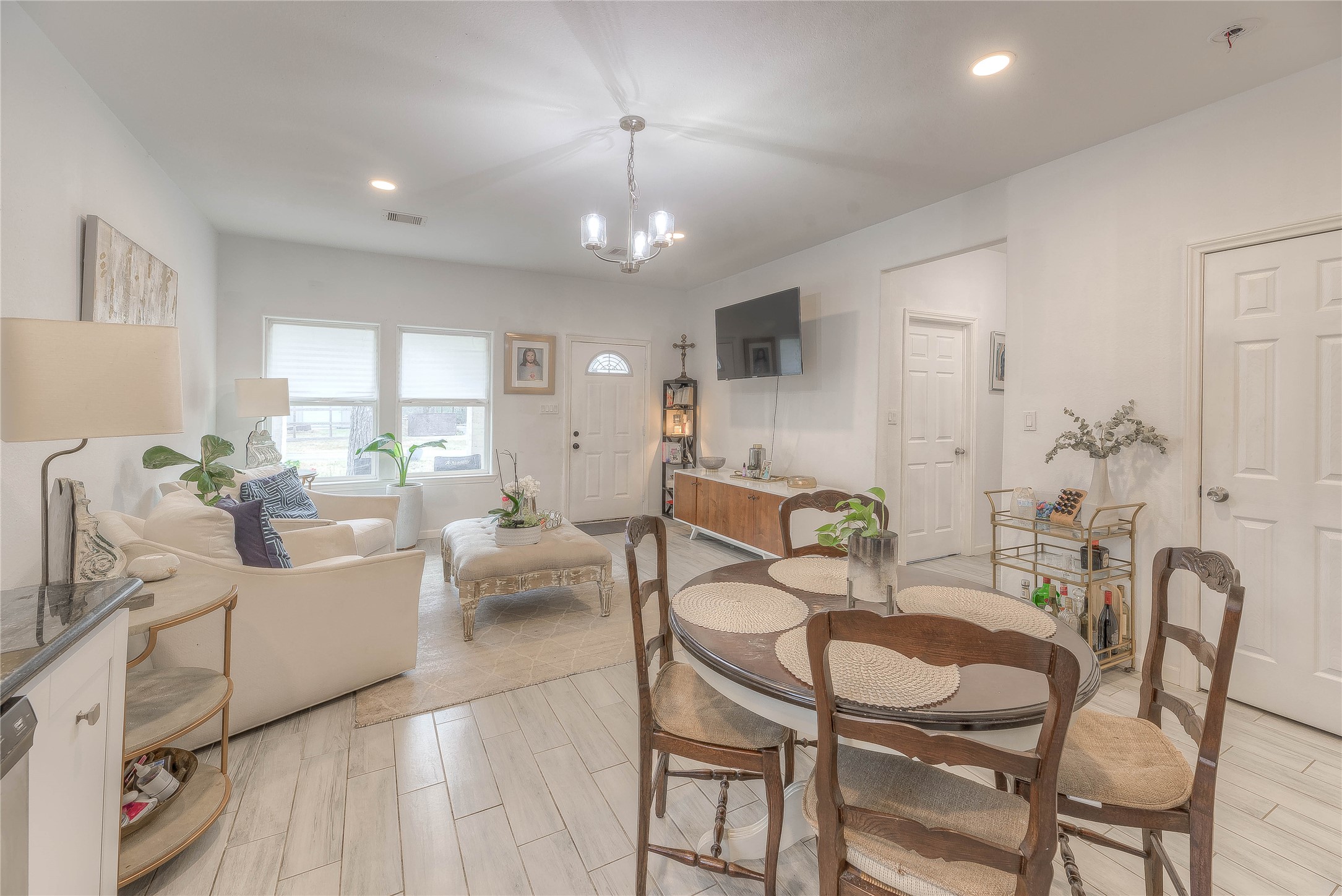 627 Pinewood Drive Trinity, TX 75862 - Photo 8 of 36 a living room with furniture and a chandelier