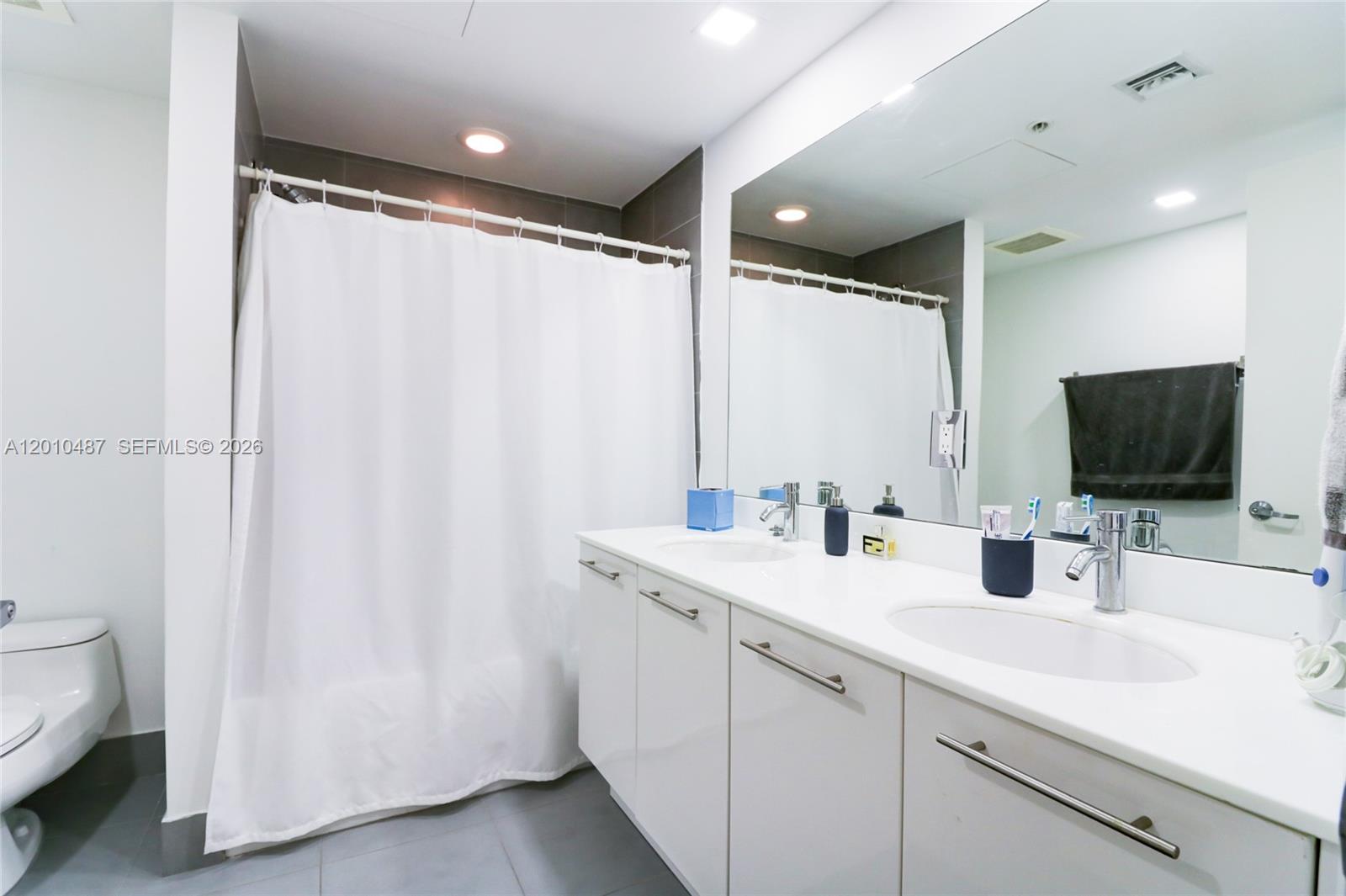 92 Southwest 3rd Street, Unit 2808 Miami, FL 33130 - Photo 7 of 10