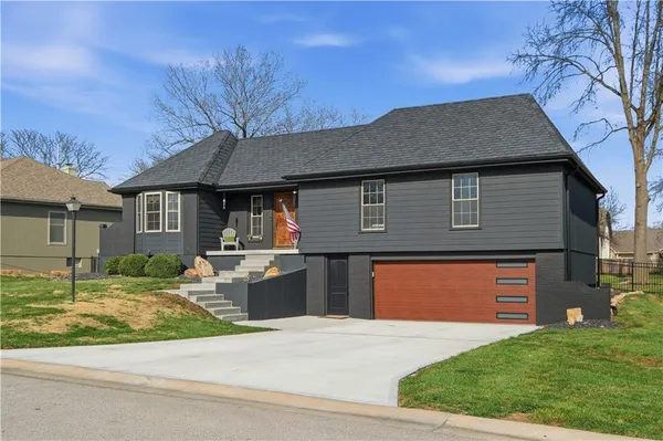 $439,900 | 209 Saponi Lane, Lake Winnebago, MO 64034