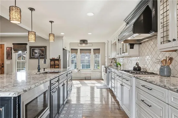 $439,900 | 209 Saponi Lane, Lake Winnebago, MO 64034