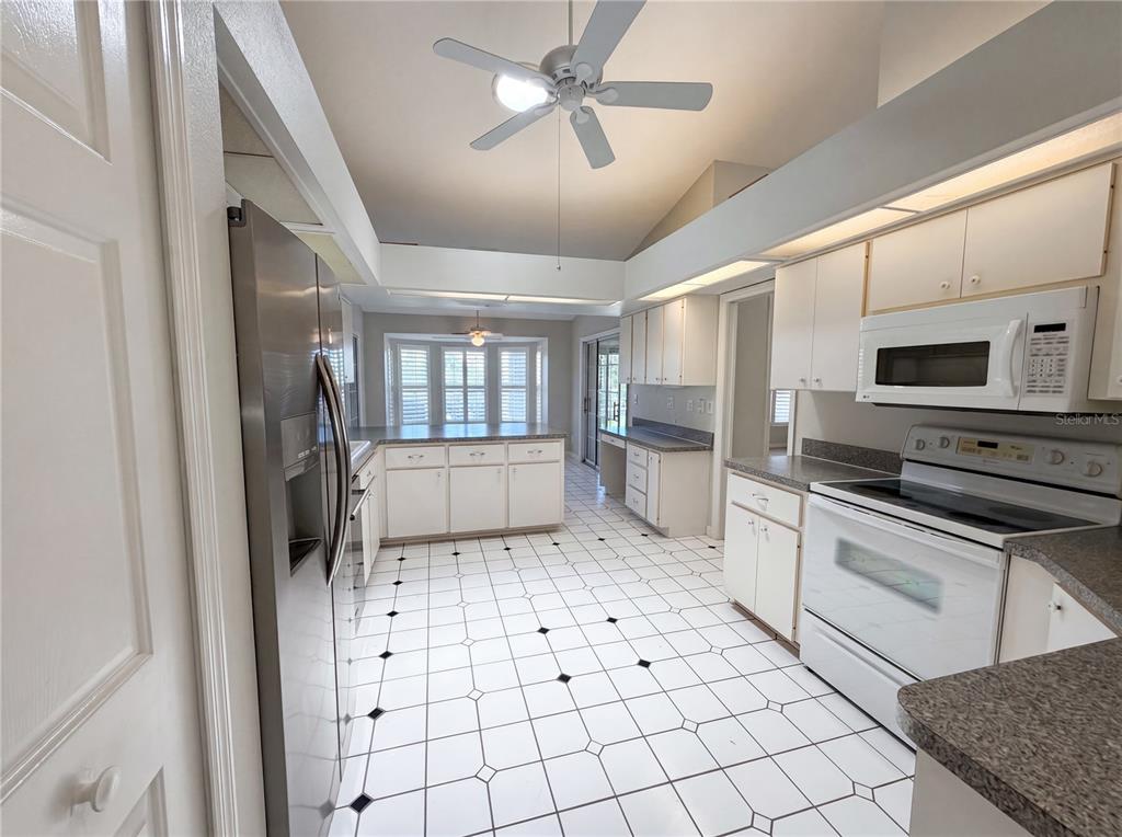 27305 Racquet Circle Leesburg, FL 34748 - Photo 8 of 28