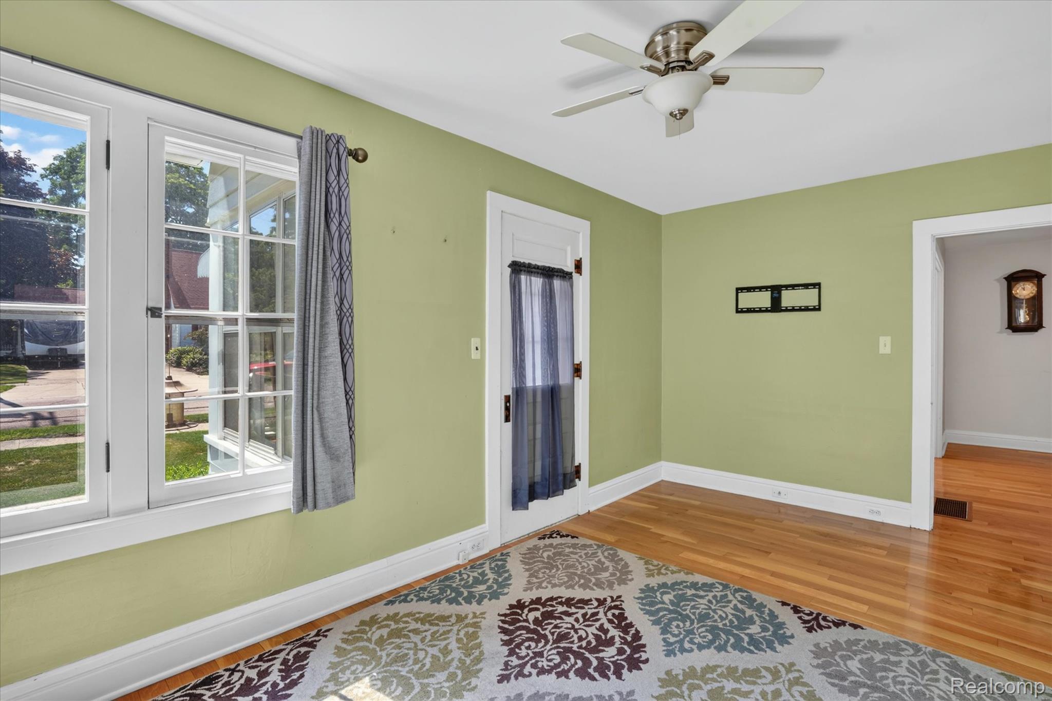410 South Center Street Howell, MI 48843 - Photo 15 of 47 25-410-S-Center-St-Howell-MI-48843-WindowStill.jpg