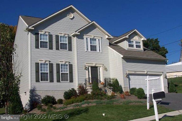a house view with a outdoor space