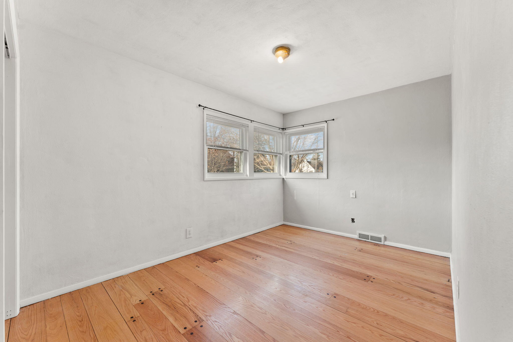 323 South Home Avenue Rensselaer, IN 47978 - Photo 15 of 20 a view of a room with wooden floor and a window