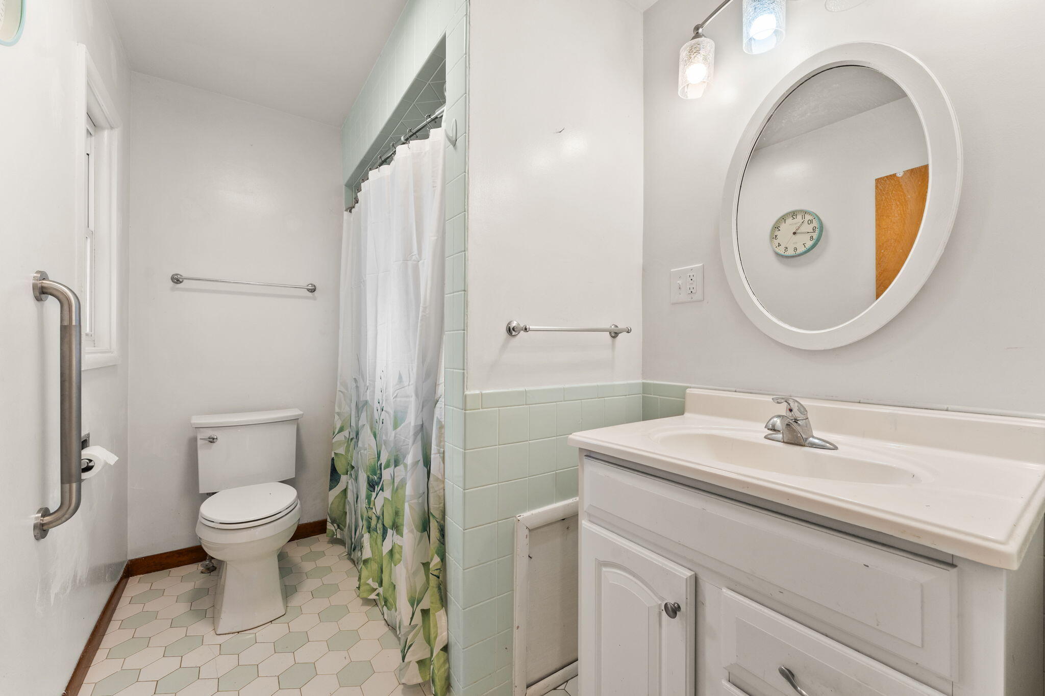 323 South Home Avenue Rensselaer, IN 47978 - Photo 18 of 20 a bathroom with a sink and a mirror