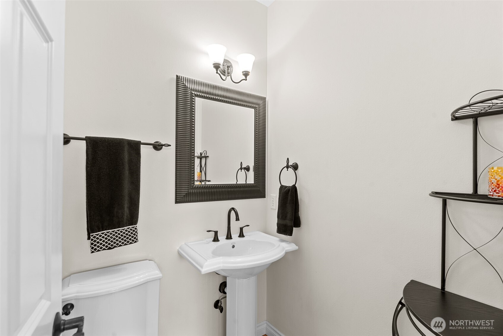 105 Cascade Place Cashmere, WA 98815 - Photo 23 of 39 a bathroom with a sink and a mirror