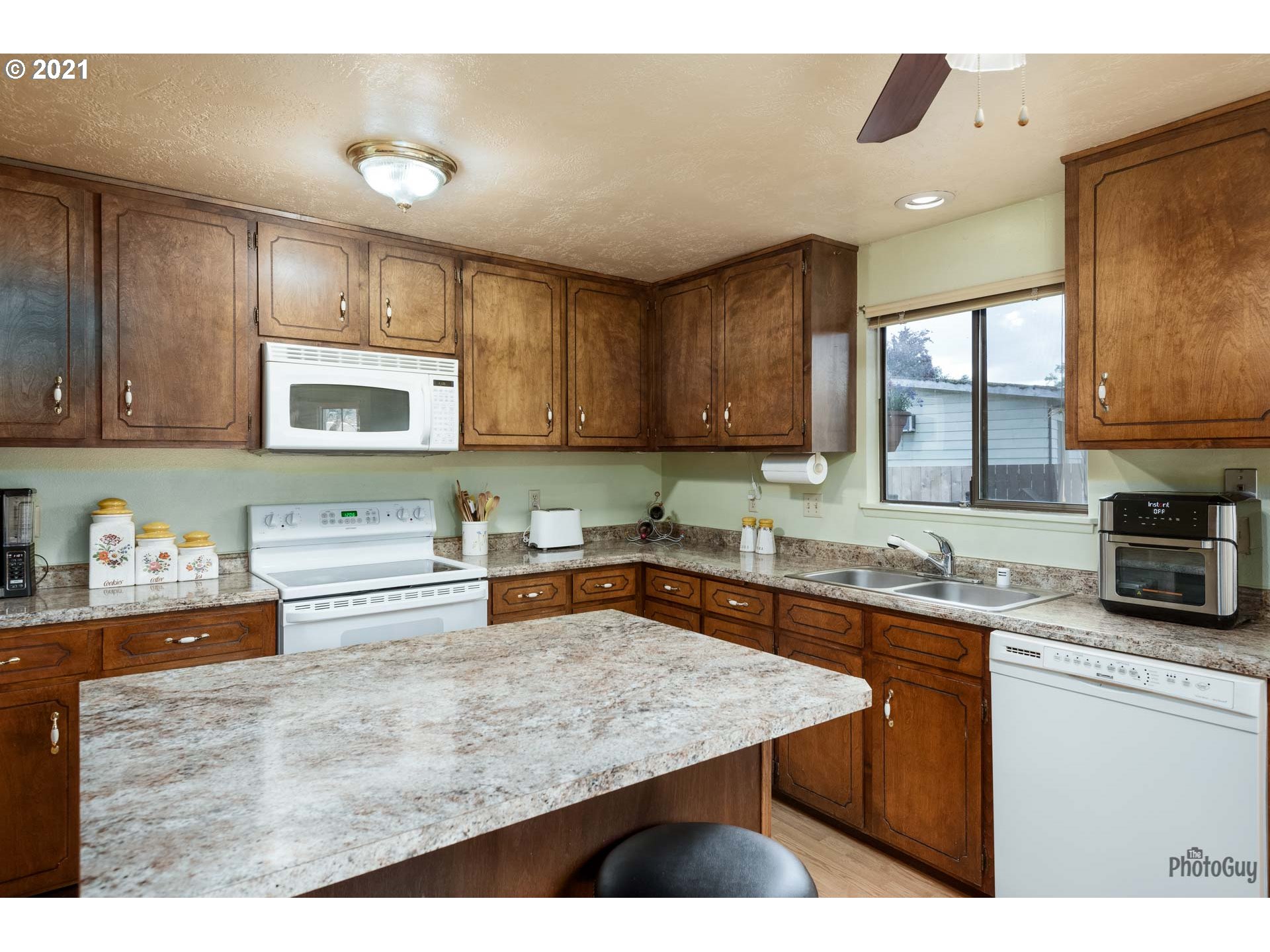 715 North Bertelsen Road Eugene, OR 97402 - Photo 12 of 28 Gallery Image 12