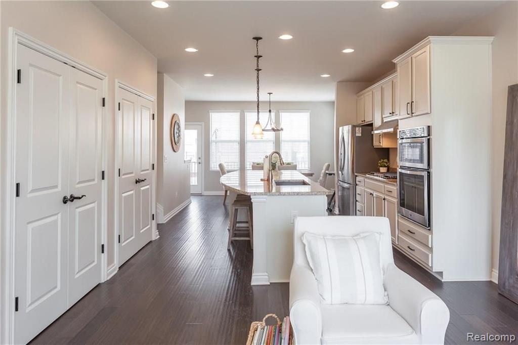 2617 Helmsdale Circle, Unit 62 Rochester Hills, MI 48307 - Photo 7 of 32