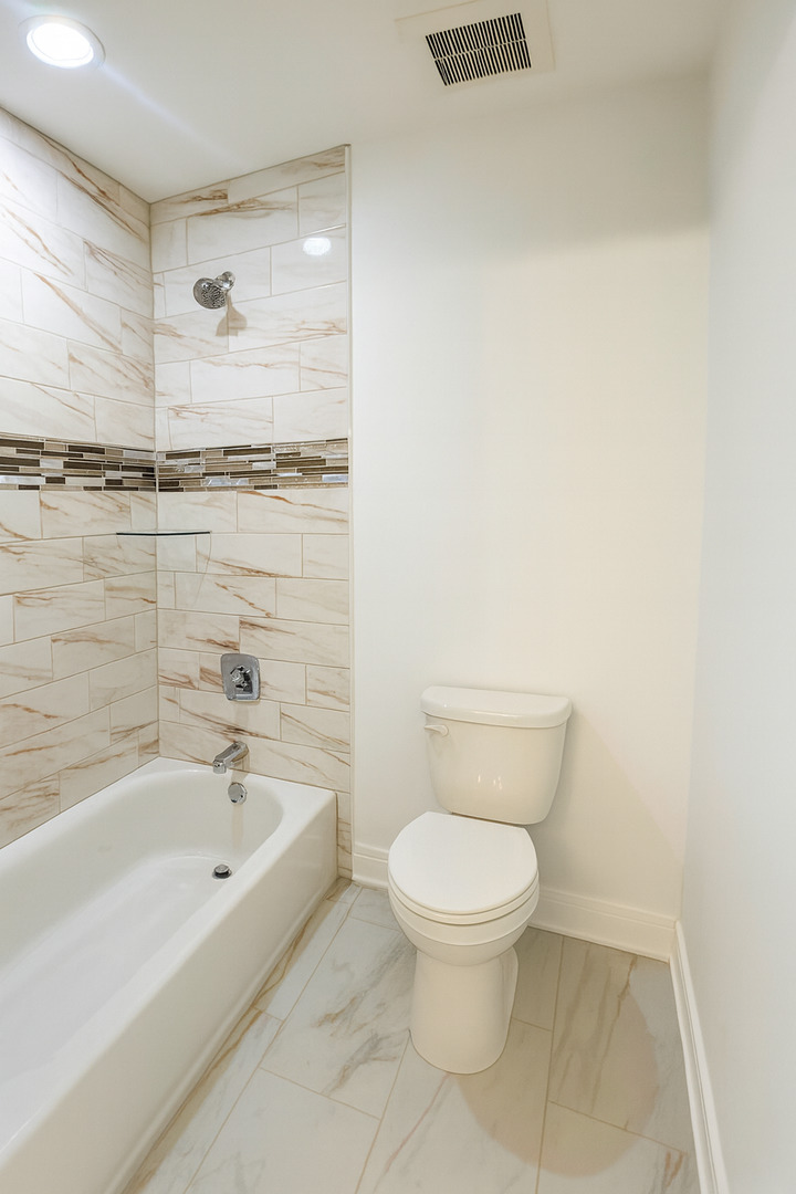 740 East 155th Street Phoenix, IL 60426 - Photo 16 of 18 a bathroom with a toilet and a bathtub
