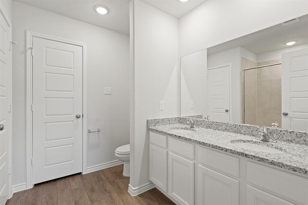 1600 Romans Road Ennis, TX 75119 - Photo 11 of 19 a bathroom with a granite countertop sink and a mirror