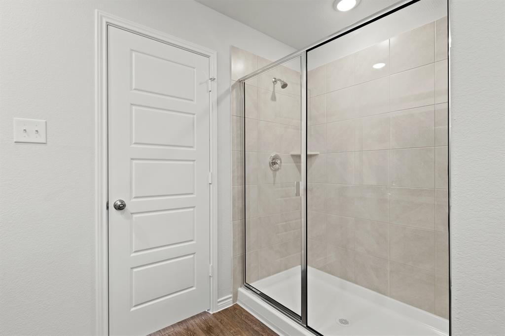 1600 Romans Road Ennis, TX 75119 - Photo 12 of 19 a bathroom with a shower