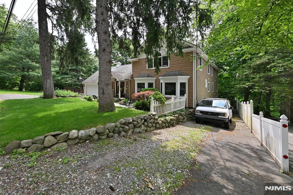 8 Myrtle Street Montvale, NJ 07645 - Photo 3 of 38
