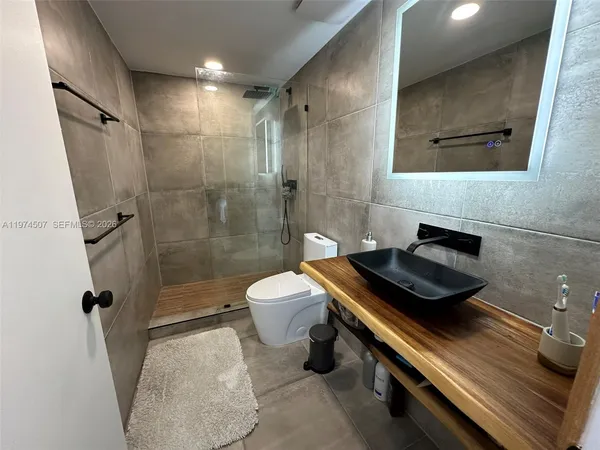 $2,900 | 1 Glen Royal Parkway, Unit 1613, Miami, FL 33125