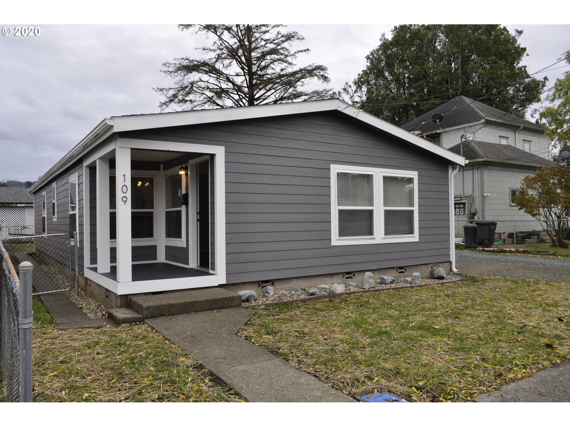 109 4th Street Myrtle Point, OR 97458 - Photo 4 of 26 Gallery Image 4